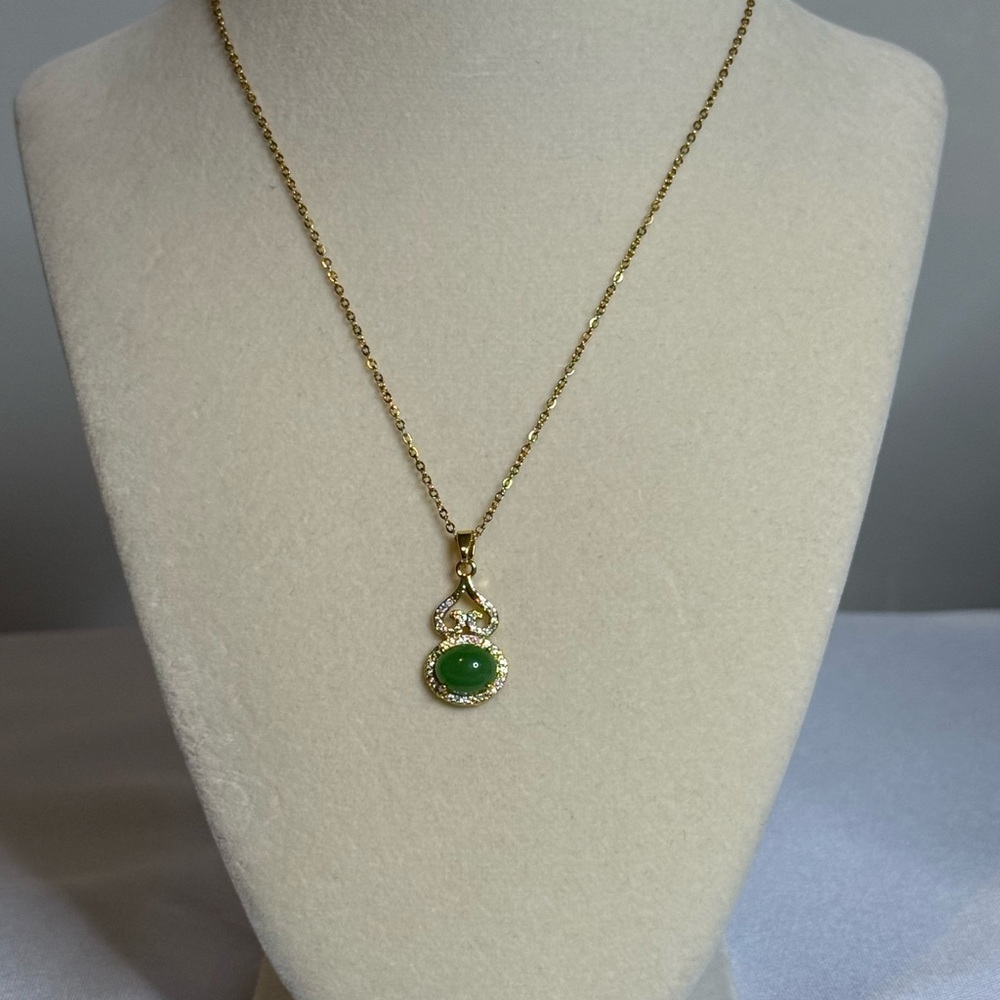 #047 Elegant Green Pendant Necklace Stainless Steel